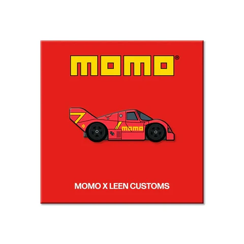 MOMO x Leen 962 Pin de Colección