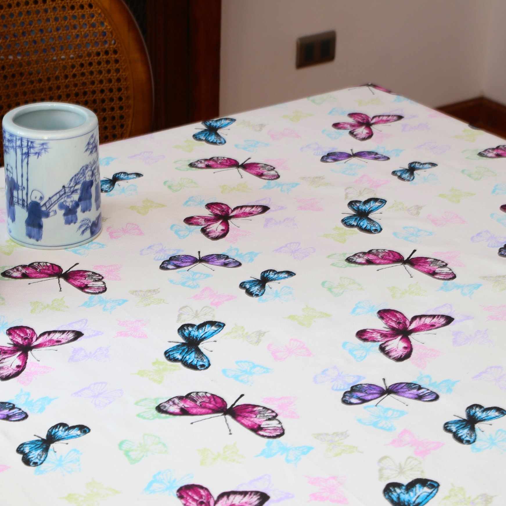 MARIPOSAS<br><br>mantel cuadrado<br>1,5 x 1,5 m