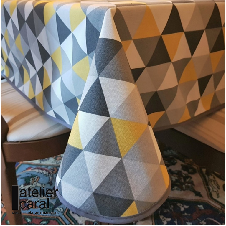 TRIÁNGULOS<br>RETRO AMARILLO<br>mantel cuadrado<br>1,8 x 1,8 m<br><br> [ 🚚 en stock ] llega 2 · 4 días