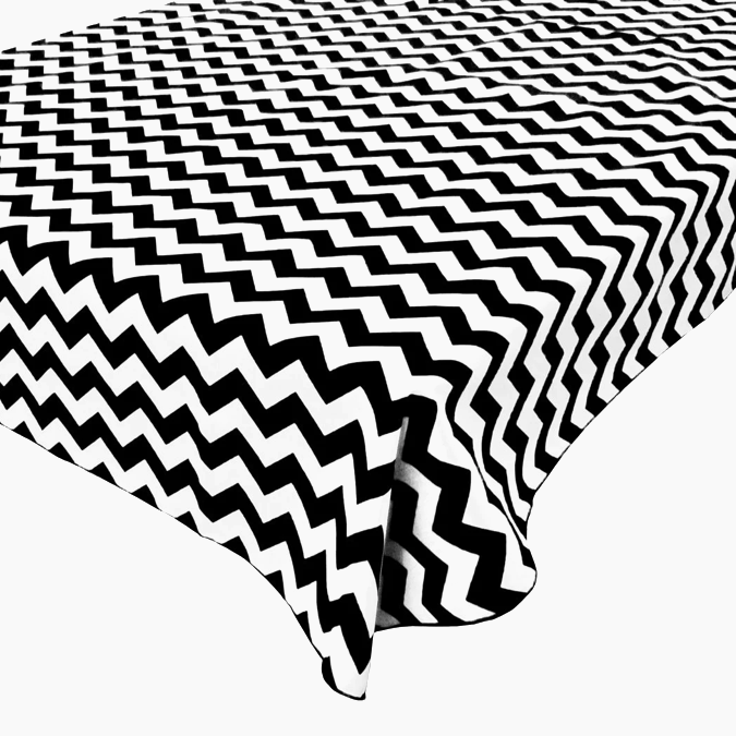 CHEVRON<br>NEGRO<br><br>mantel rectangular<br>1,8 x 3,2 m<br>[ a confección ]<br>[ 5 · 7 días ]