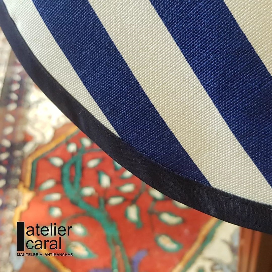 RAYAS  azul  mantel 1,5 x 2,4 m antimanchas