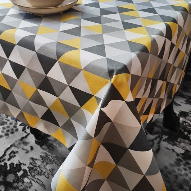 TRIÁNGULOS RETRO amarillo mantel 1,5 x 2,4 m antimanchas