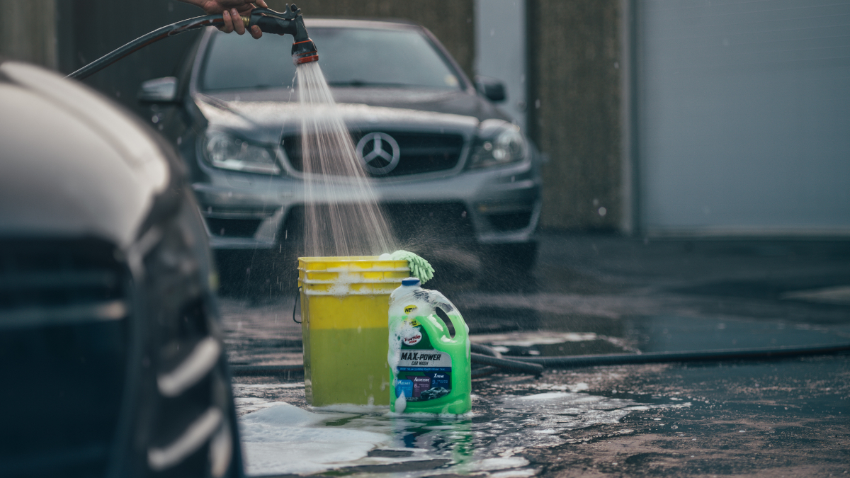 Seleccione las Toallas de Microfibra y el Champú de Lavado Adecuados