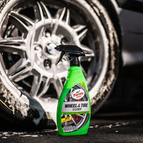 Pack Llantas y Aros (Wet & Black Tire Shine 680mL + Wheel & Tire Cleaner 680mL + Cepillo para Llantas)
