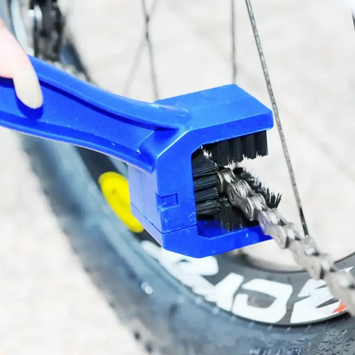 Cepillo para Limpieza de Cadenas de Moto y Bicicleta 4