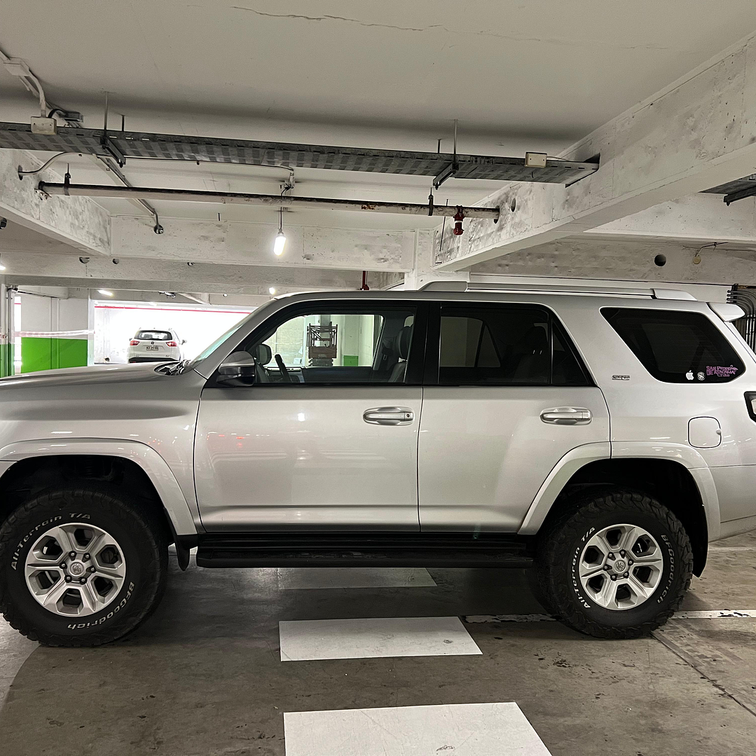 TOYOTA 4RUNNER SR5 4.0  / AÑO 2014 / 167.600KM / 4X4 / AUTOMATICA / BENCINA 4