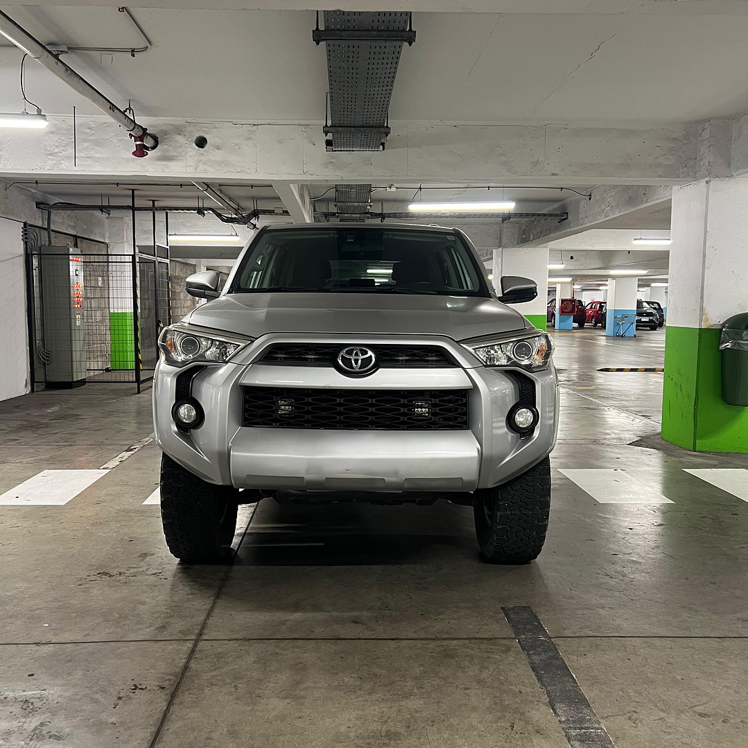 TOYOTA 4RUNNER SR5 4.0  / AÑO 2014 / 167.600KM / 4X4 / AUTOMATICA / BENCINA 2