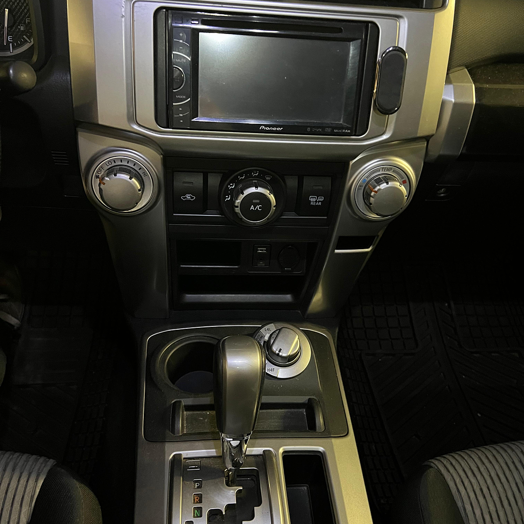 TOYOTA 4RUNNER SR5 4.0  / AÑO 2014 / 167.600KM / 4X4 / AUTOMATICA / BENCINA 20