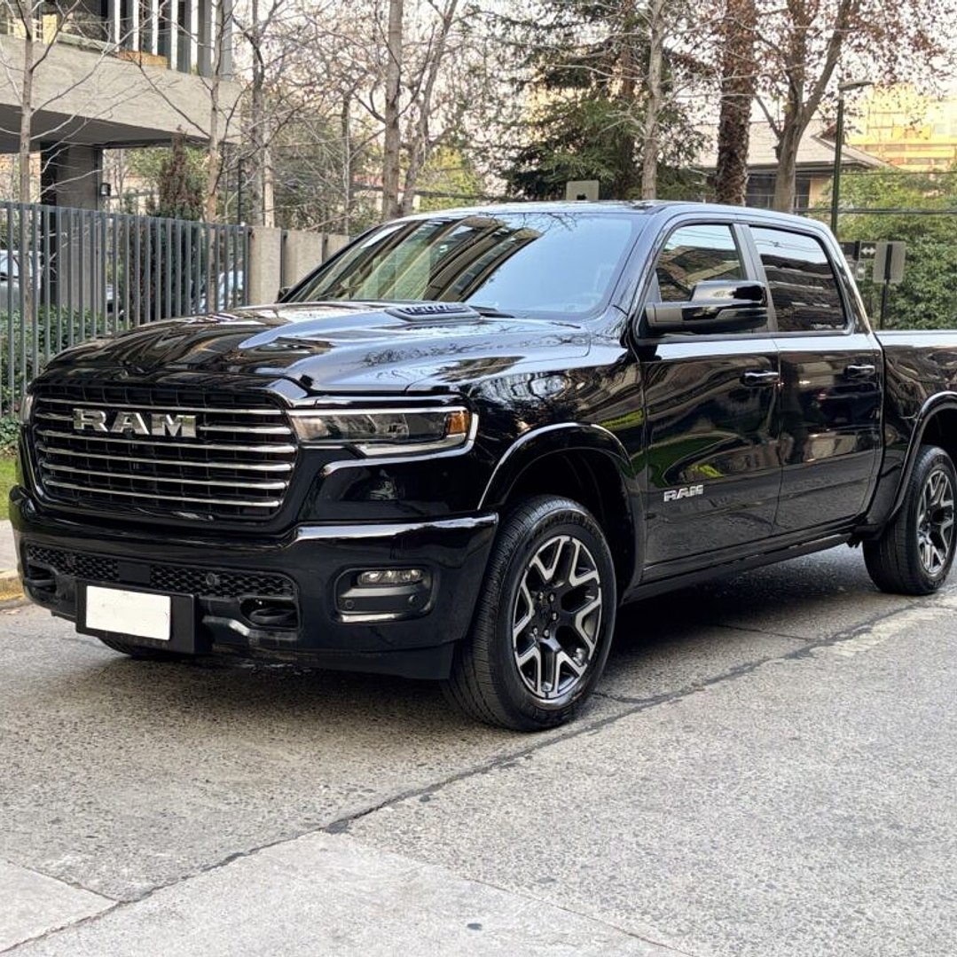 RAM 1500 Laramie 3.0 4WD / AÑO 2025 / 3.798KM / 4X4 / AUTOMATICA / DIESEL 3