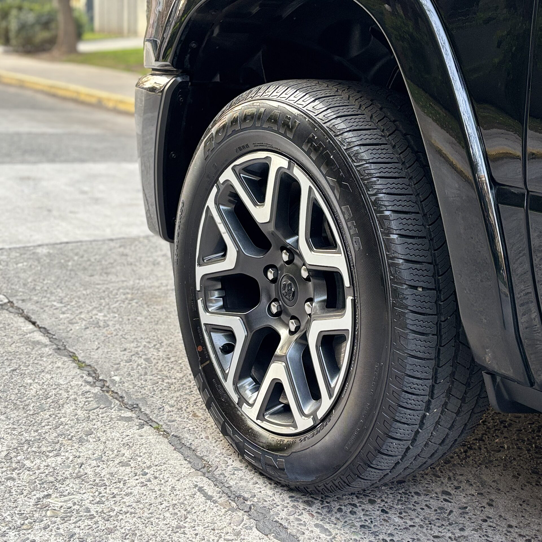 RAM 1500 Laramie 3.0 4WD / AÑO 2025 / 3.798KM / 4X4 / AUTOMATICA / DIESEL 9