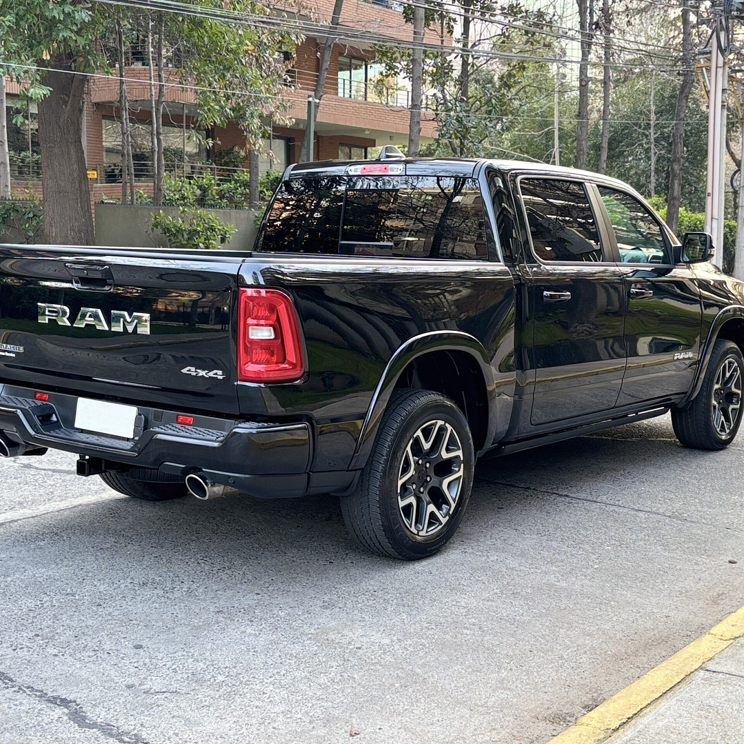 RAM 1500 Laramie 3.0 4WD / AÑO 2025 / 3.798KM / 4X4 / AUTOMATICA / DIESEL 7