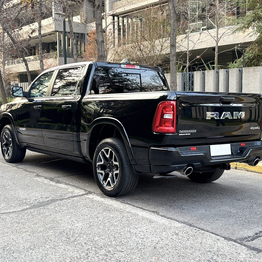 RAM 1500 Laramie 3.0 4WD / AÑO 2025 / 3.798KM / 4X4 / AUTOMATICA / DIESEL 5