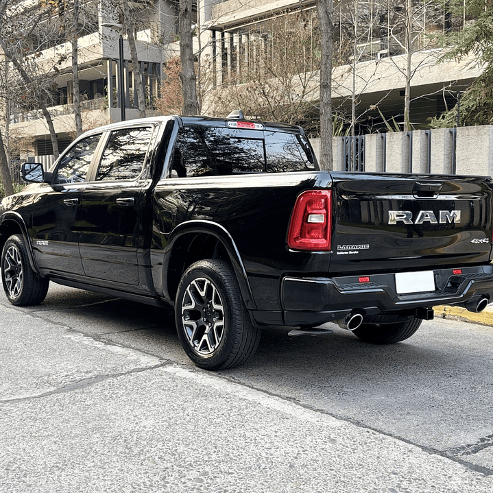 RAM 1500 Laramie 3.0 4WD / AÑO 2025 / 3.798KM / 4X4 / AUTOMATICA / DIESEL 5
