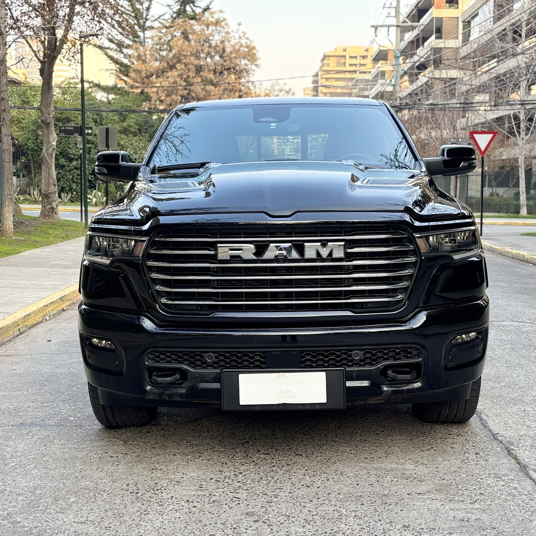 RAM 1500 Laramie 3.0 4WD / AÑO 2025 / 3.798KM / 4X4 / AUTOMATICA / DIESEL 2