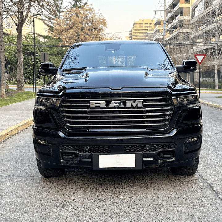 RAM 1500 Laramie 3.0 4WD / AÑO 2025 / 3.798KM / 4X4 / AUTOMATICA / DIESEL 2