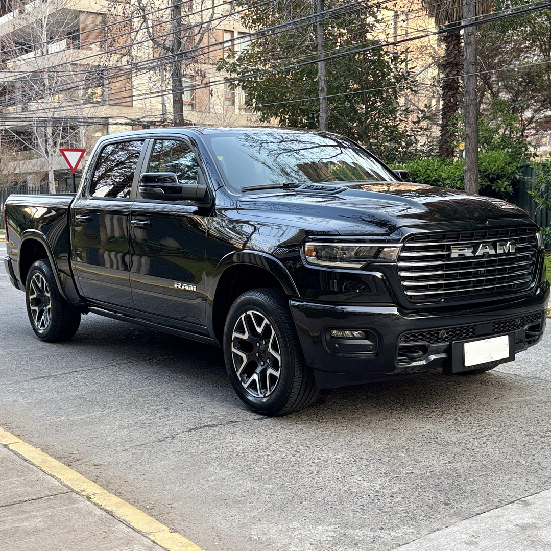 RAM 1500 Laramie 3.0 4WD / AÑO 2025 / 3.798KM / 4X4 / AUTOMATICA / DIESEL 1