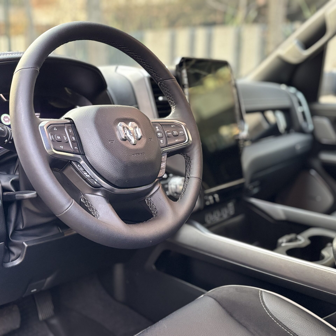 RAM 1500 Laramie 3.0 4WD / AÑO 2025 / 3.798KM / 4X4 / AUTOMATICA / DIESEL 15