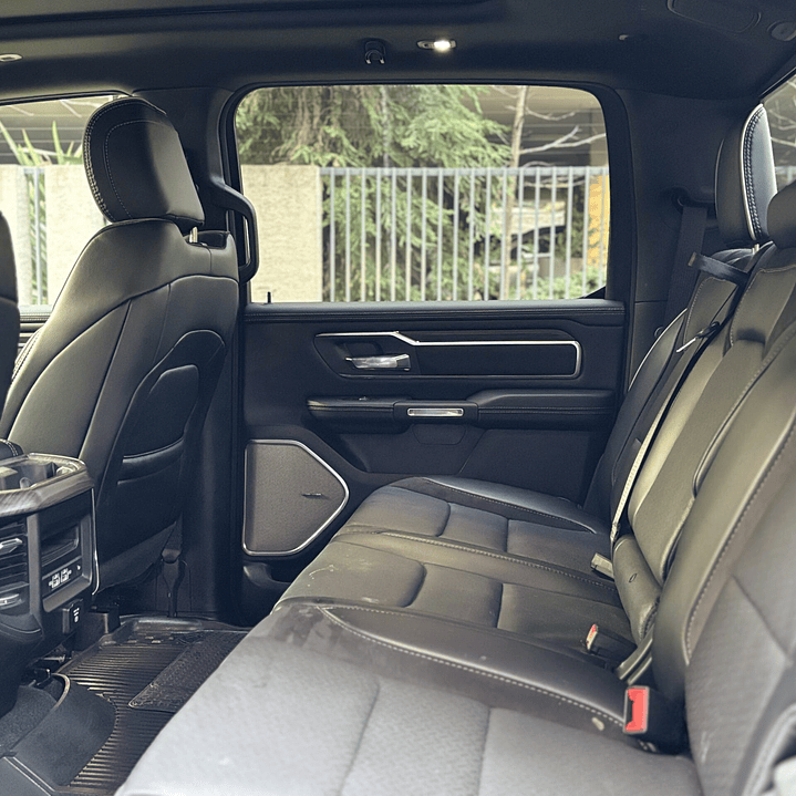 RAM 1500 Laramie 3.0 4WD / AÑO 2025 / 3.798KM / 4X4 / AUTOMATICA / DIESEL 21