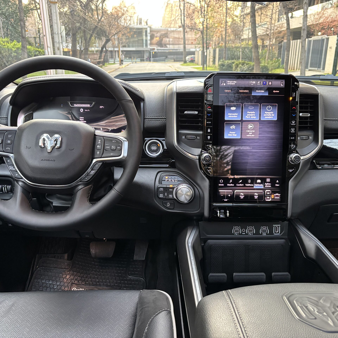 RAM 1500 Laramie 3.0 4WD / AÑO 2025 / 3.798KM / 4X4 / AUTOMATICA / DIESEL 25