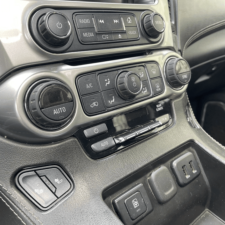 CHEVROLET SUBURBAN LT / AÑO 2019 / 105.000KM / 4X4 / AUTOMATICA / BENCINA 8