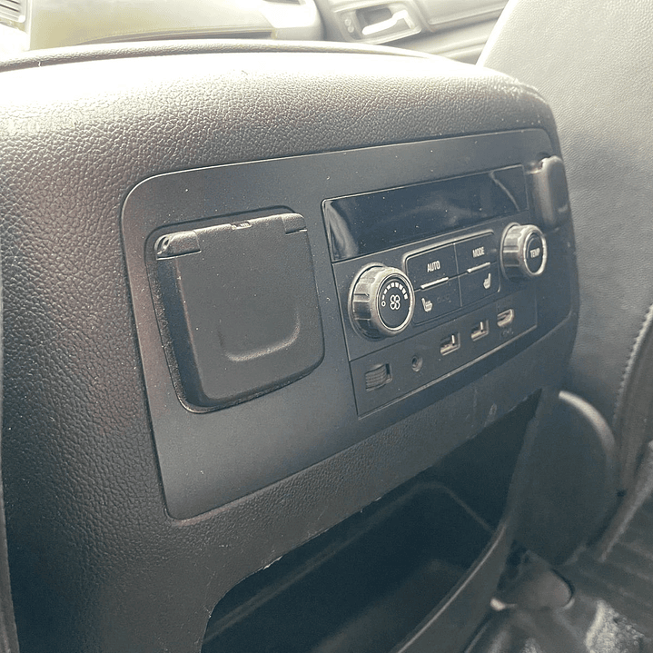 CHEVROLET SUBURBAN LT / AÑO 2019 / 105.000KM / 4X4 / AUTOMATICA / BENCINA 13