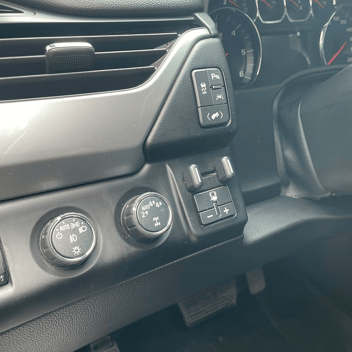 CHEVROLET SUBURBAN LT / AÑO 2019 / 105.000KM / 4X4 / AUTOMATICA / BENCINA 23