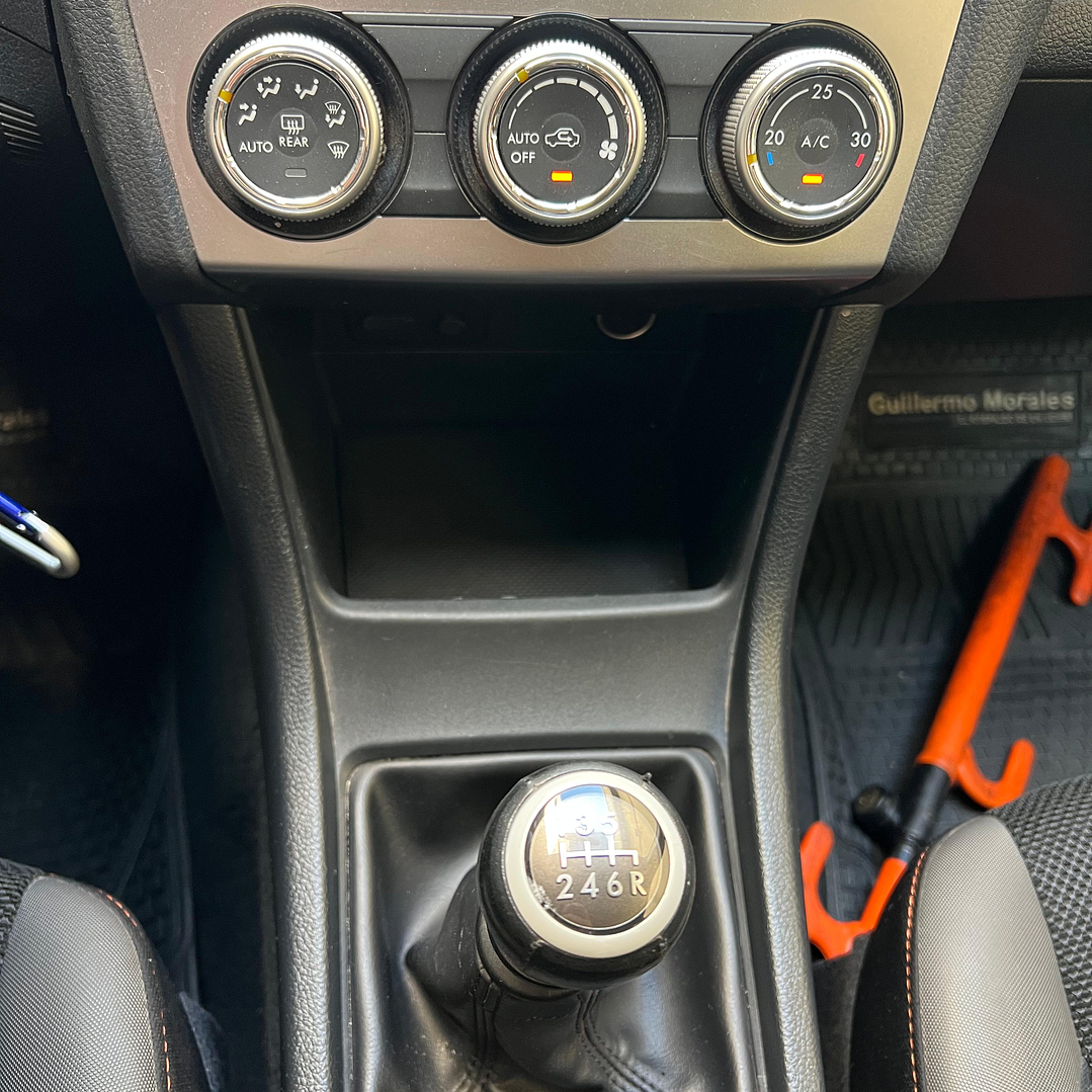 SUBARU XV 2.0 / AÑO 2016 / 105.000KM / AWD / MECANICO / BENCINA 16