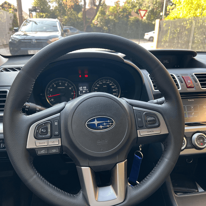 SUBARU XV 2.0 / AÑO 2016 / 105.000KM / AWD / MECANICO / BENCINA 18