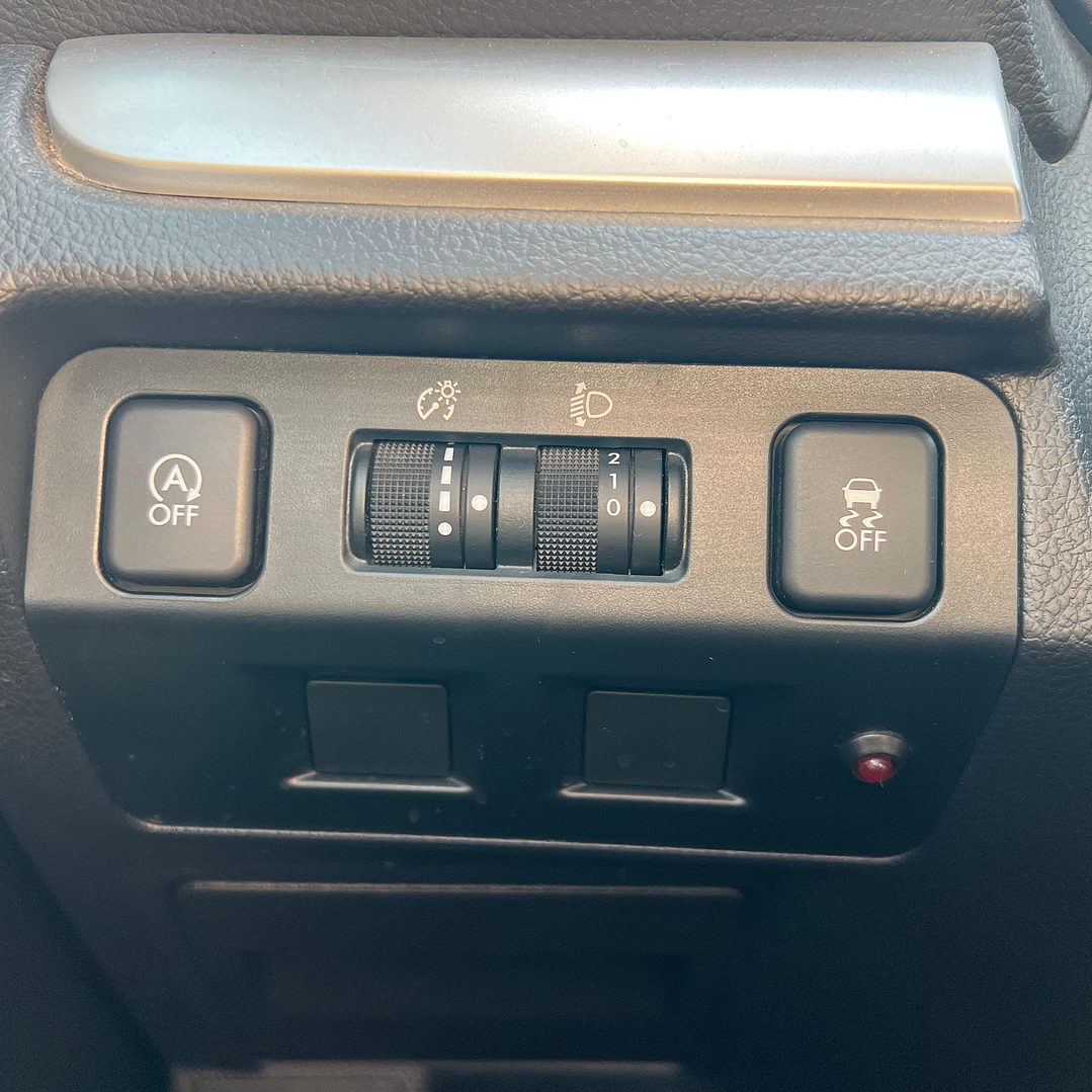 SUBARU XV 2.0 / AÑO 2016 / 105.000KM / AWD / MECANICO / BENCINA 19