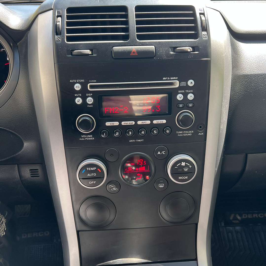 SUZUKI GRAND NOMADE GLX SPORT 2.4 / AÑO 2018 / 49.000KM / 4X2 / MECANICA / BENCINA 17