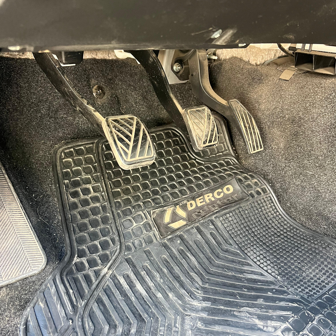 SUZUKI GRAND NOMADE GLX SPORT 2.4 / AÑO 2018 / 49.000KM / 4X2 / MECANICA / BENCINA 18