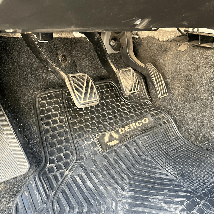 SUZUKI GRAND NOMADE GLX SPORT 2.4 / AÑO 2018 / 49.000KM / 4X2 / MECANICA / BENCINA 18