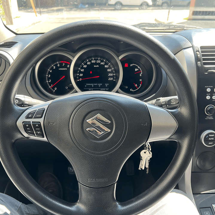 SUZUKI GRAND NOMADE GLX SPORT 2.4 / AÑO 2018 / 49.000KM / 4X2 / MECANICA / BENCINA 20