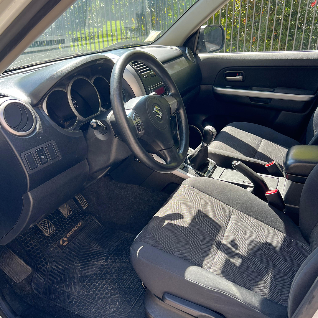 SUZUKI GRAND NOMADE GLX SPORT 2.4 / AÑO 2018 / 49.000KM / 4X2 / MECANICA / BENCINA 23