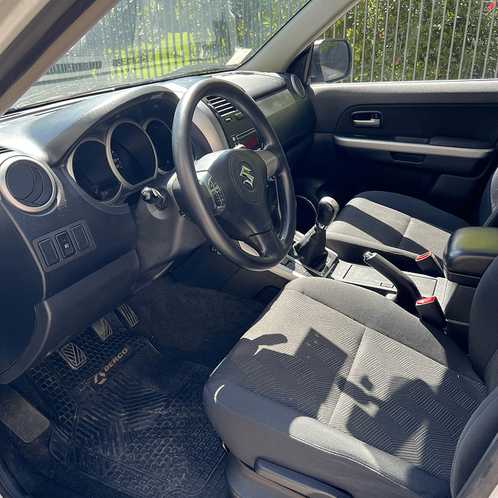 SUZUKI GRAND NOMADE GLX SPORT 2.4 / AÑO 2018 / 49.000KM / 4X2 / MECANICA / BENCINA 23