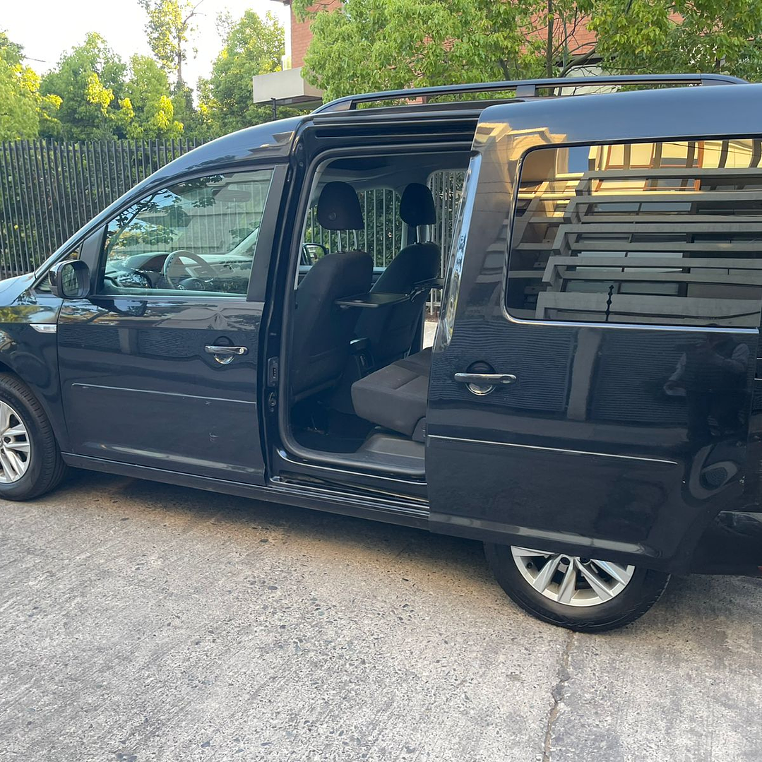 VOLKSWAGEN CADDY COMFORTLINE 1.6 / AÑO 2017 / 106.000KM / 4X2 / MECANICA / DIESEL 9