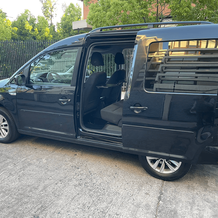 VOLKSWAGEN CADDY COMFORTLINE 1.6 / AÑO 2017 / 106.000KM / 4X2 / MECANICA / DIESEL 9