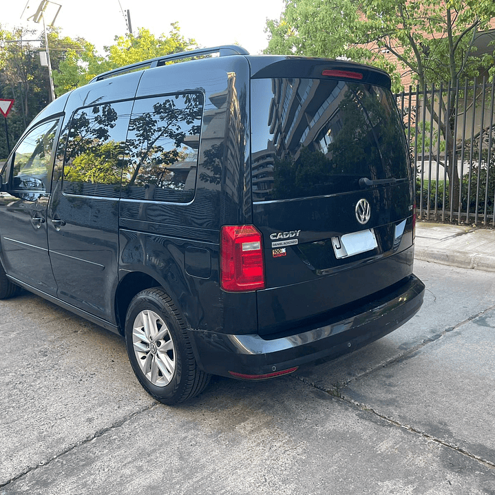 VOLKSWAGEN CADDY COMFORTLINE 1.6 / AÑO 2017 / 106.000KM / 4X2 / MECANICA / DIESEL 4