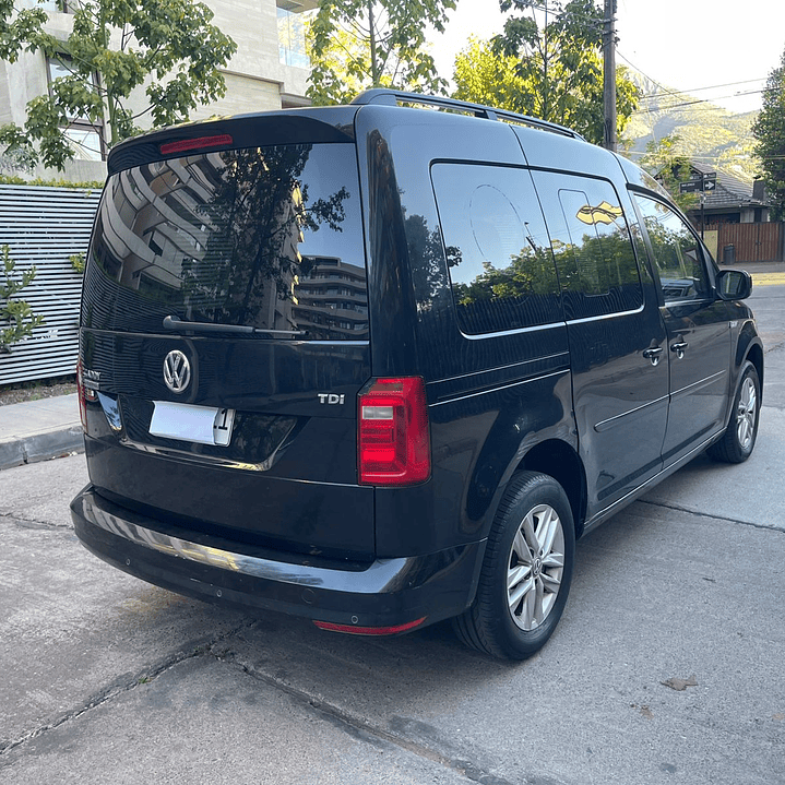 VOLKSWAGEN CADDY COMFORTLINE 1.6 / AÑO 2017 / 106.000KM / 4X2 / MECANICA / DIESEL 6