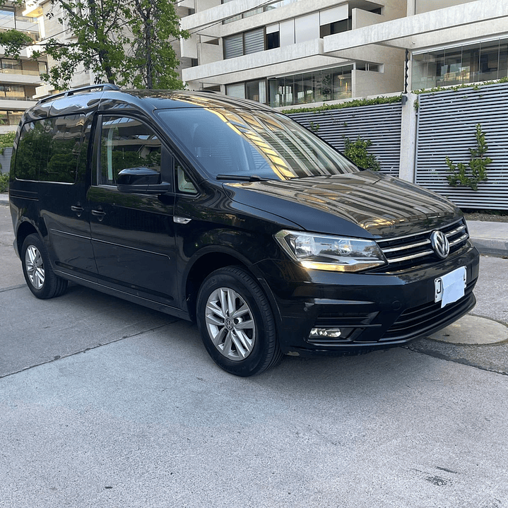 VOLKSWAGEN CADDY COMFORTLINE 1.6 / AÑO 2017 / 106.000KM / 4X2 / MECANICA / DIESEL 1