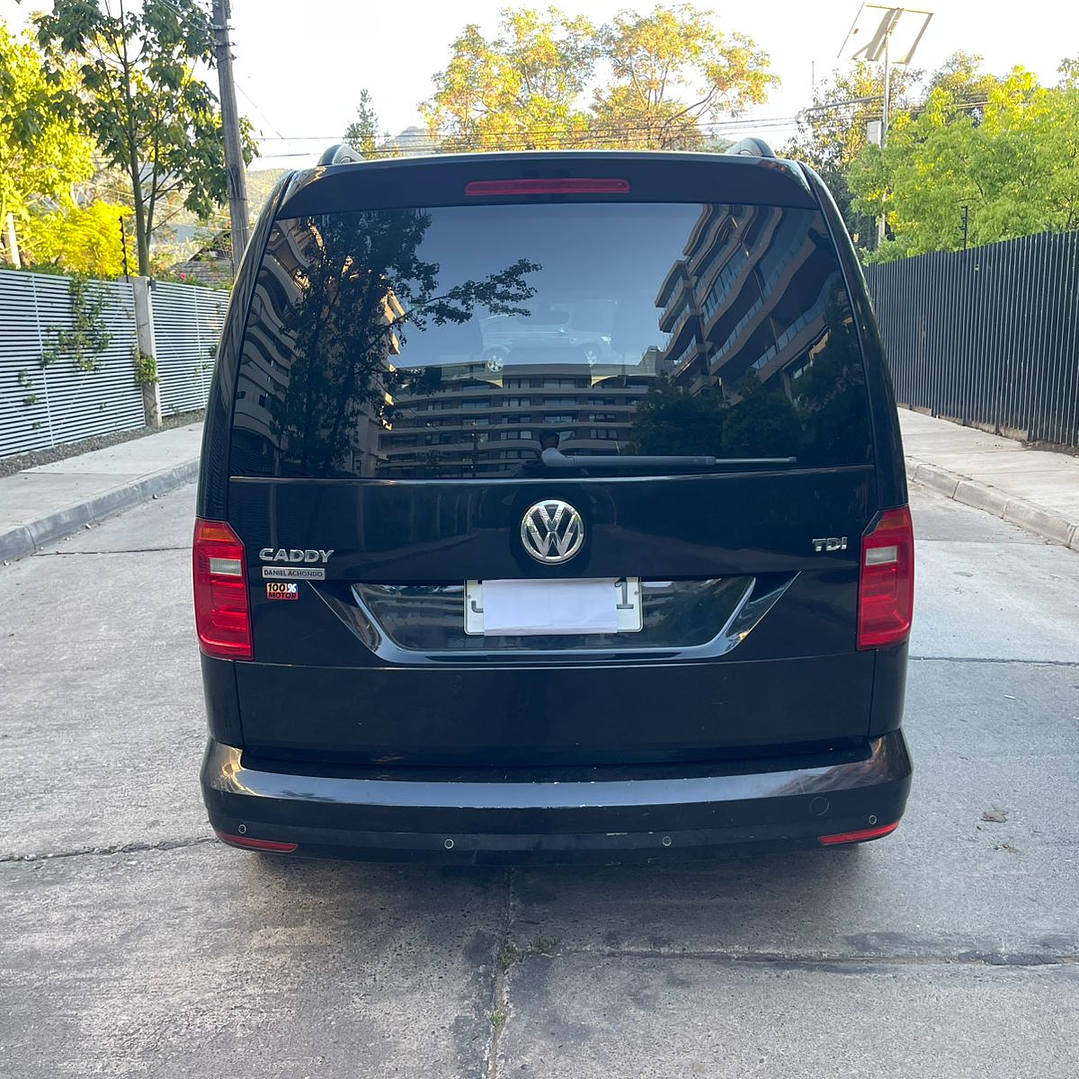 VOLKSWAGEN CADDY COMFORTLINE 1.6 / AÑO 2017 / 106.000KM / 4X2 / MECANICA / DIESEL 5