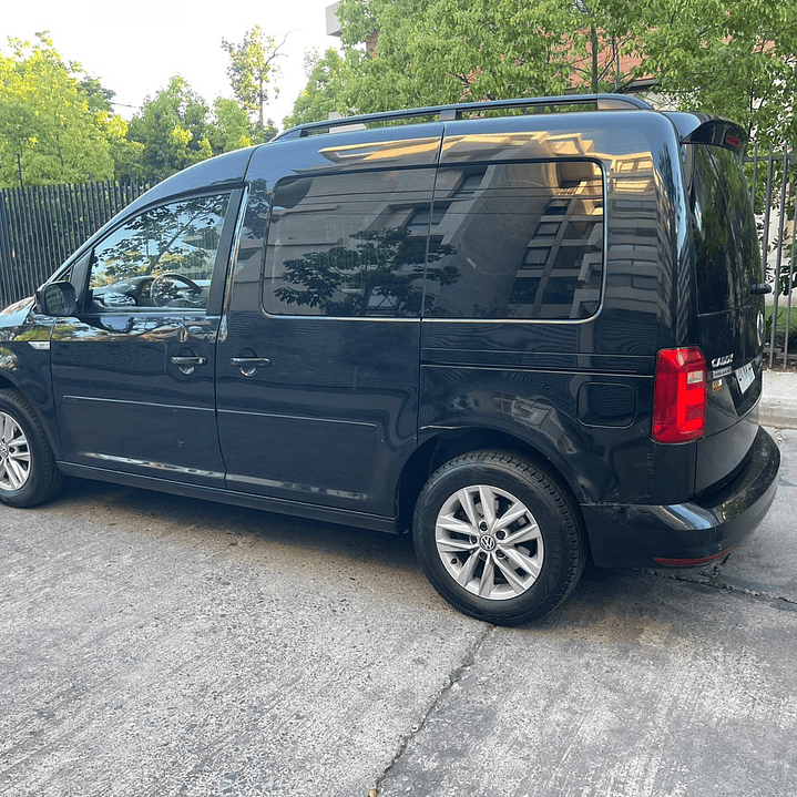 VOLKSWAGEN CADDY COMFORTLINE 1.6 / AÑO 2017 / 106.000KM / 4X2 / MECANICA / DIESEL 3
