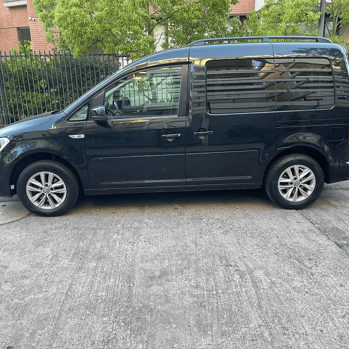 VOLKSWAGEN CADDY COMFORTLINE 1.6 / AÑO 2017 / 106.000KM / 4X2 / MECANICA / DIESEL 10