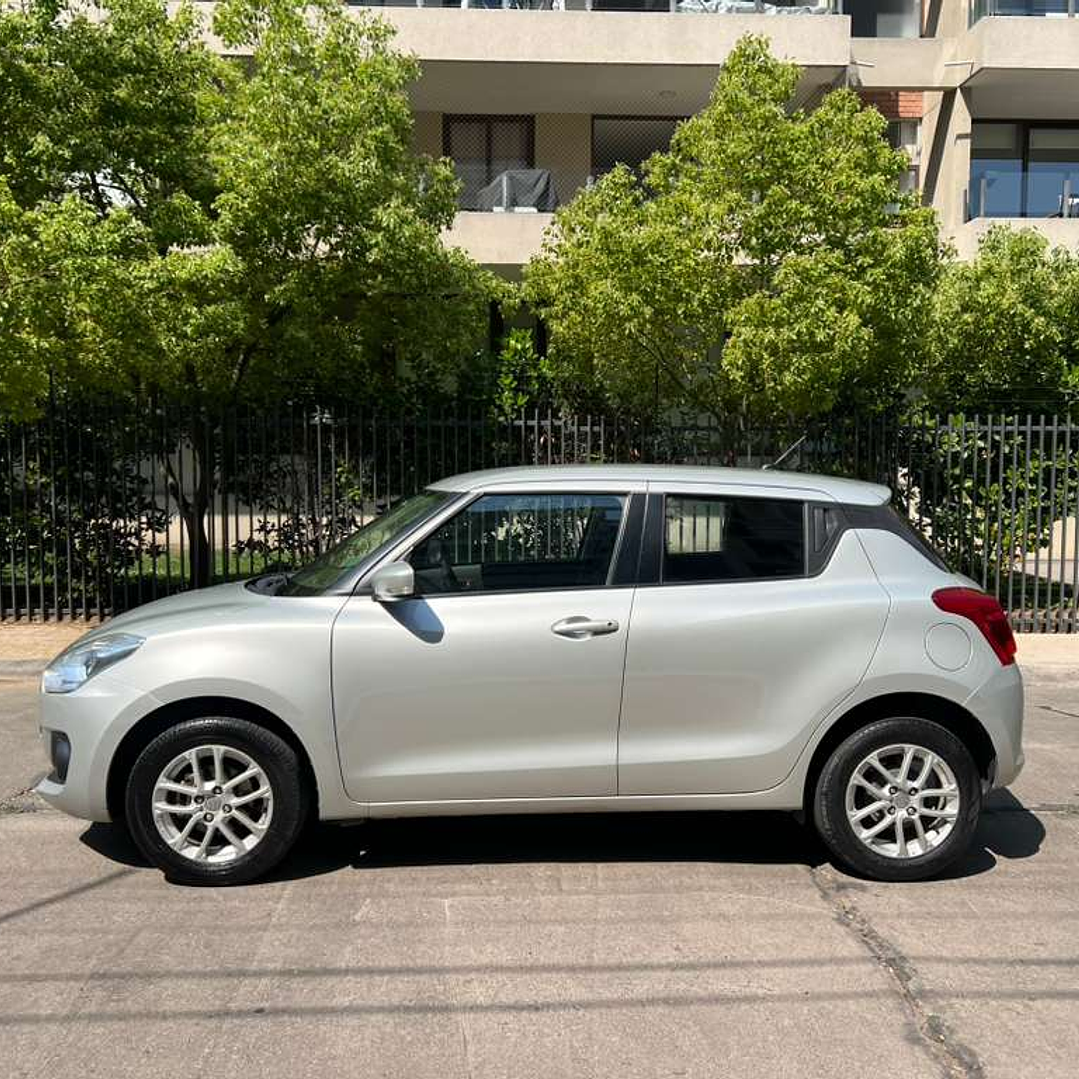 SUZUKI SWIFT 1.2 GL / AÑO 2022 / 127.700KM / 4X2 / MECANICO / BENCINA 4