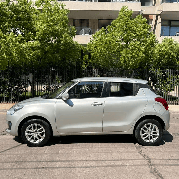 SUZUKI SWIFT 1.2 GL / AÑO 2022 / 127.700KM / 4X2 / MECANICO / BENCINA 4