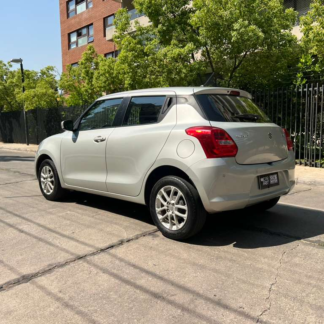 SUZUKI SWIFT 1.2 GL / AÑO 2022 / 127.700KM / 4X2 / MECANICO / BENCINA 5