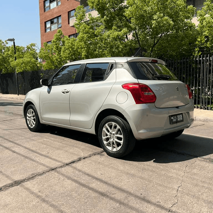 SUZUKI SWIFT 1.2 GL / AÑO 2022 / 127.700KM / 4X2 / MECANICO / BENCINA 5