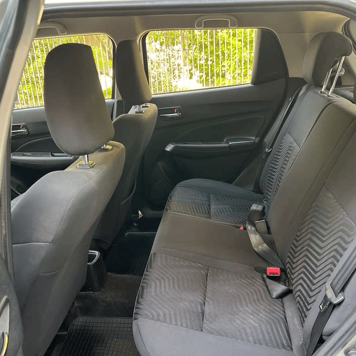 SUZUKI SWIFT 1.2 GL / AÑO 2022 / 127.700KM / 4X2 / MECANICO / BENCINA 10