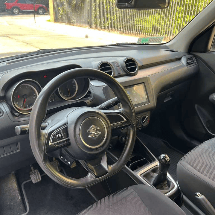 SUZUKI SWIFT 1.2 GL / AÑO 2022 / 127.700KM / 4X2 / MECANICO / BENCINA 11
