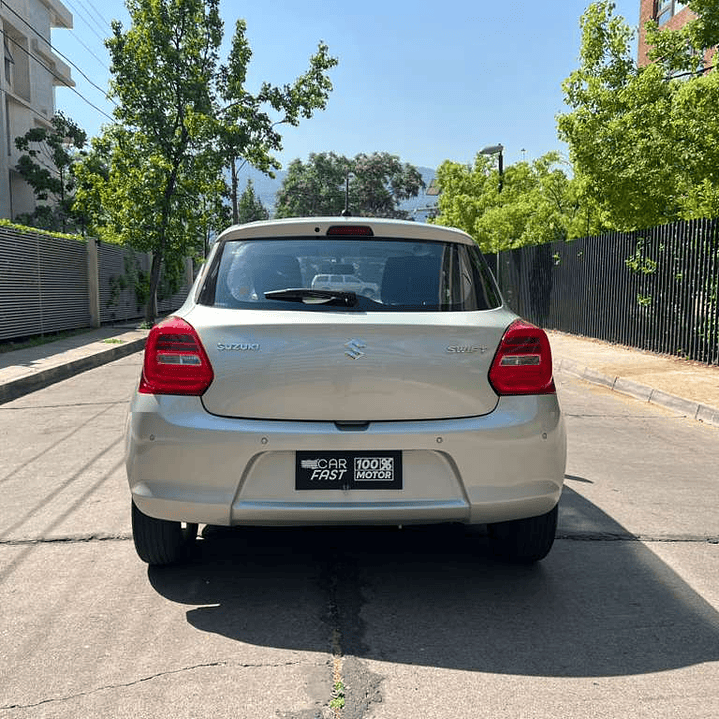 SUZUKI SWIFT 1.2 GL / AÑO 2022 / 127.700KM / 4X2 / MECANICO / BENCINA 6